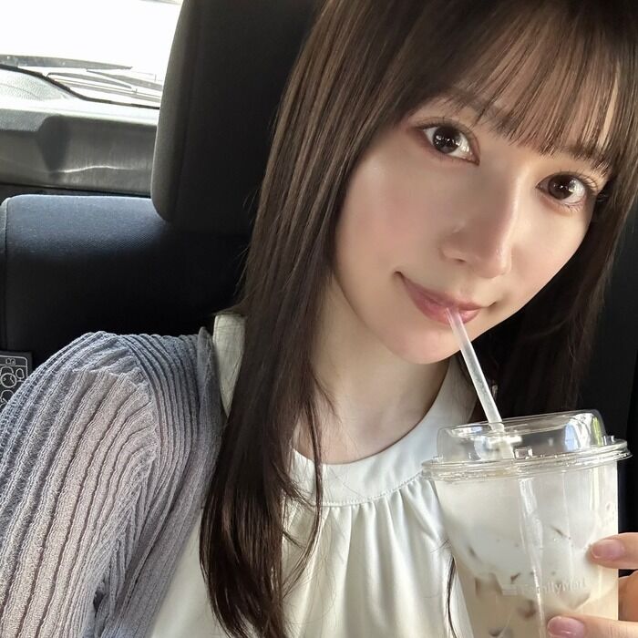 【画像】この美人グラビアアイドル、Tバック食い込みすぎだろwwwwww