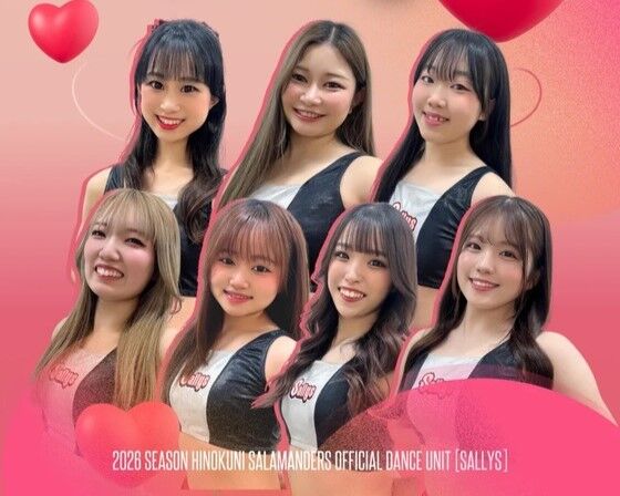 【画像】球団の美人チアリ一ダ一さん、2人同時に規約違反でクビにされてしまう・・・・・・