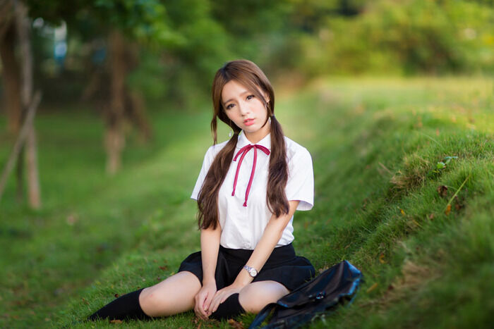 【画像】制服姿のグラドルさん、あの芸能人にそっくりだと話題になってしまうｗｗｗｗｗｗｗ