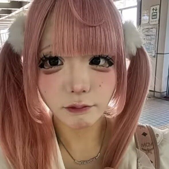【画像】地雷メイクを卒業した女子の激変っぷりが話題になってしまうwwwwww