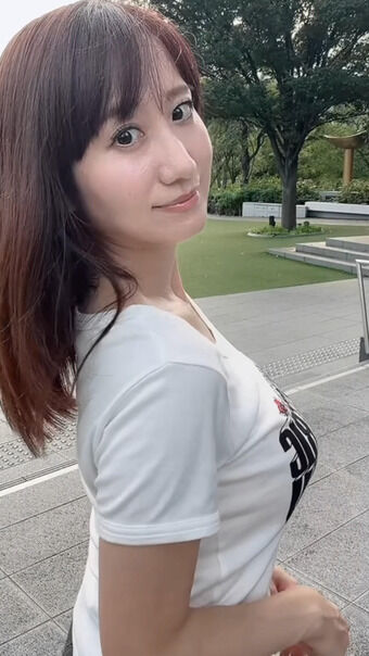 【画像】吉井明子キャスター Tシャツ姿でロケット巨乳が揺れてしまう！！【GIF動画あり】