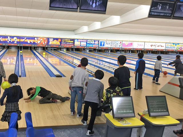 ボウリング大会。城東4年のおうき、残念!
