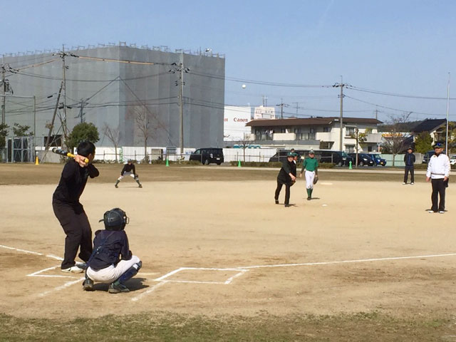 6年生保護者による始球式