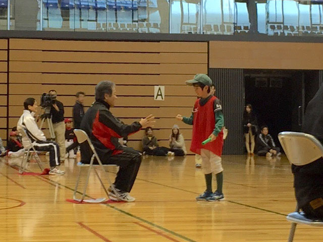 アンカーの2年生、ジャンケン負けた