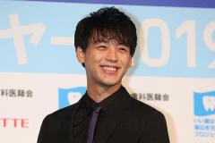 「竹内涼真」人気急落の背景 真の原因は恋人「三吉彩花」の元カレ問題か