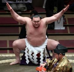 突然の休場に大ブーイング! 4か月休んで1200万円が手に入る白鵬の年寄株を巡る思惑