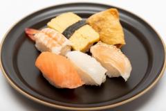 「回転寿司」でよく食べるネタランキングTOP10！ 第1位は10年連続で「サーモン」