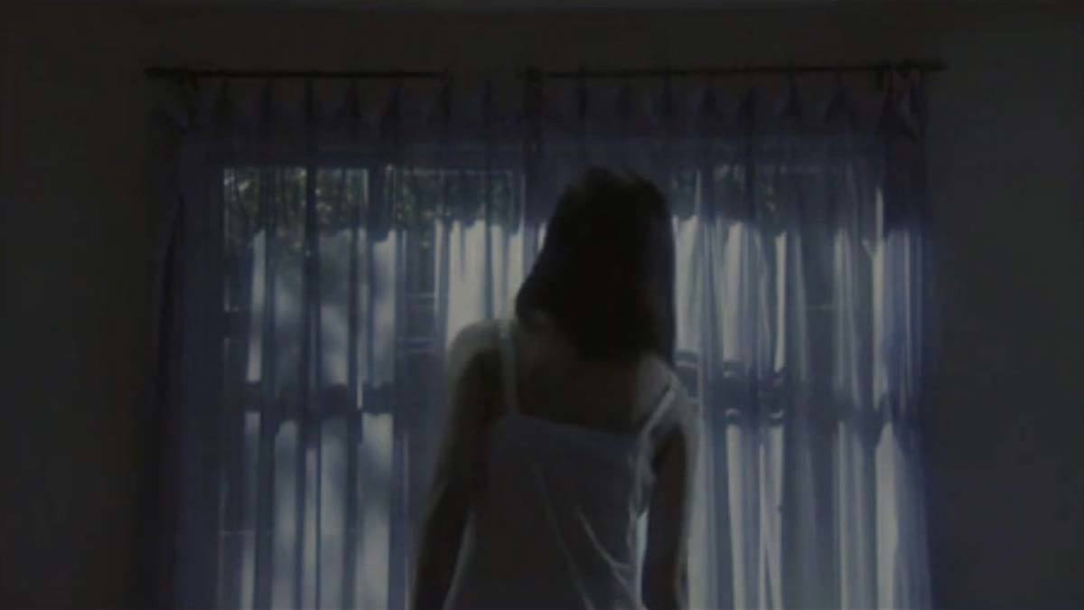 尾野真千子 全裸ヌードで立ちオナニー、柄本明にバックから犯される : AV女優のエロ画像でシコれ！