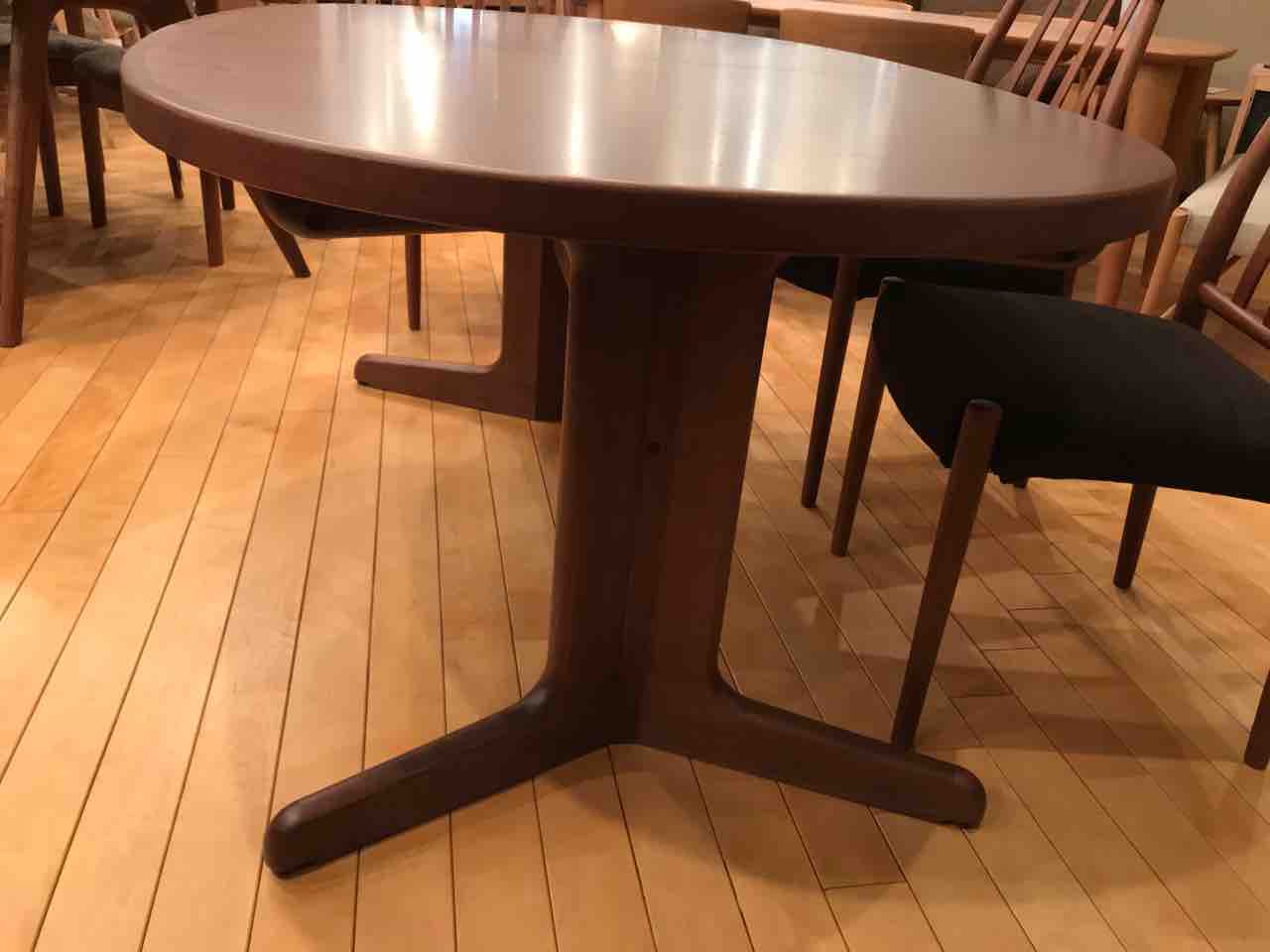 操作が簡単な楕円の伸長式テーブル・ナチュラルブラウン・日進木工