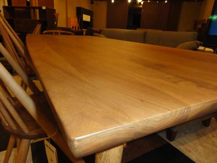 飛騨・高山の家具】 柏木工のCIVILのダイニングテーブル : 住賓館