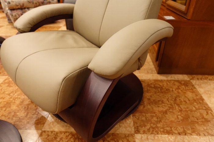 美品 シモンズ ソファ Fjords Uno 限定ソフトレザー 美品 シモンズ ソファ Fjords Uno 限定ソフトレザー