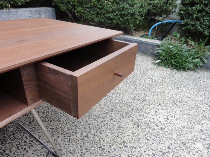 日進木工の丸棒のステンレス脚のTVボード・TVL-18W : 住賓館(じゅう