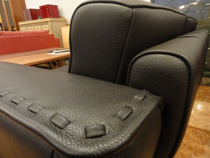 3ミリ以上の厚革仕様のイタリア製formenti社の3人掛けソファ : 住賓館