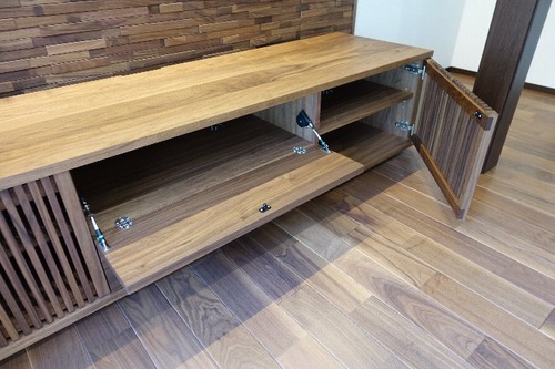 大阪府に柏木工・スーパープレミアムテーブルとオリジナルTVボードを納品 住賓館(じゅうひんかん)ブログ