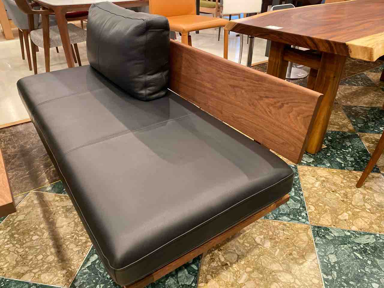 マスターウォール（MasterWaL）LDソファ・リッツとローダイニング