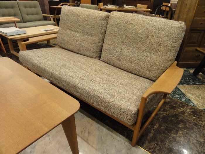 日進木工のgeppoシリーズのソファ・NFC-782-SとSWING・ラウンジチェア ...