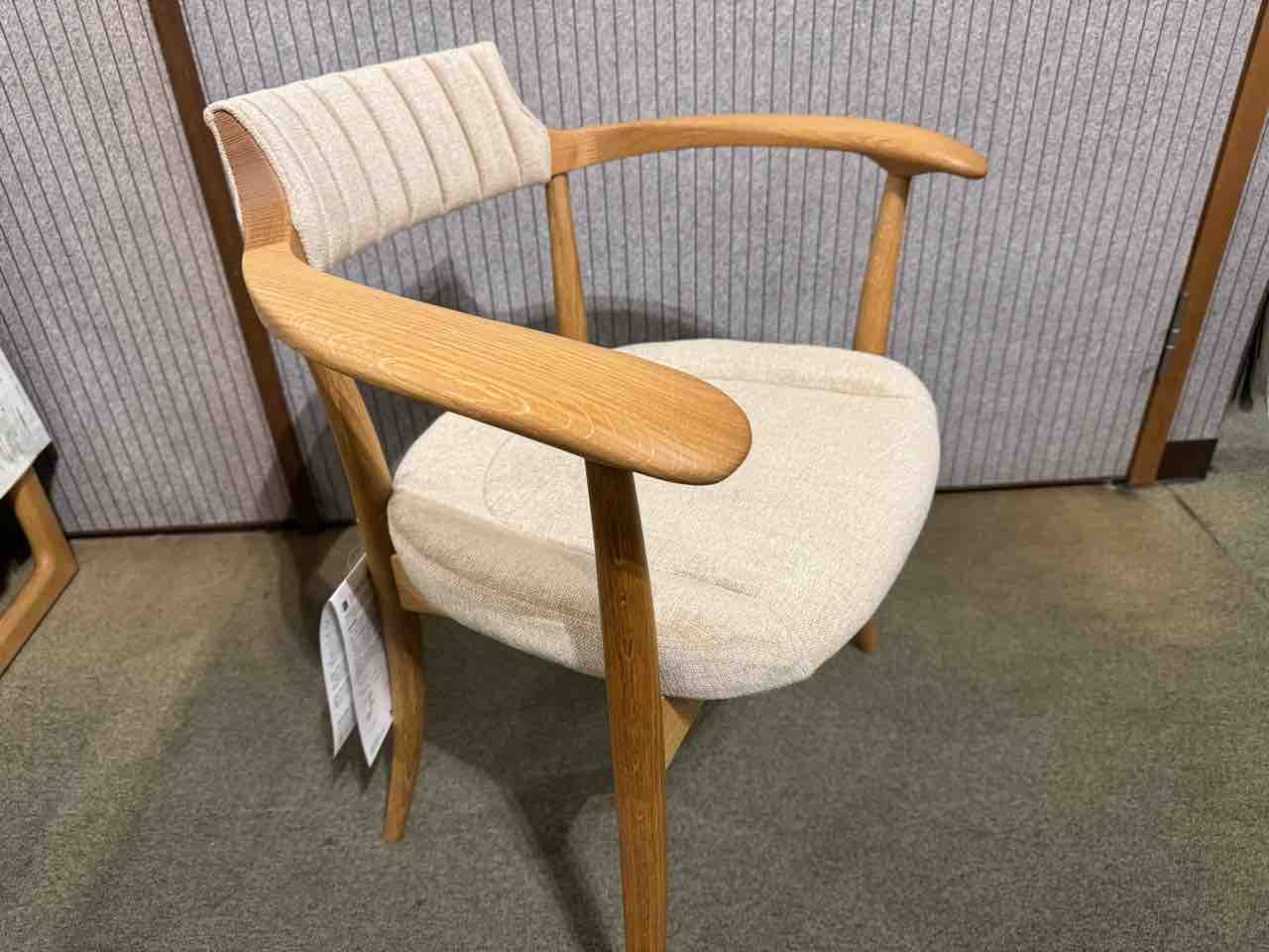 飛騨産業・クレセントアームチェア・張り背座SG220AN入荷 : 住賓館