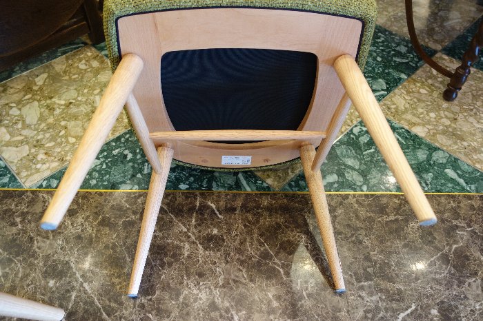 柏木工のCHAIRSのサイドチェア・MERRYとサイドテーブル・JYT49 : 住