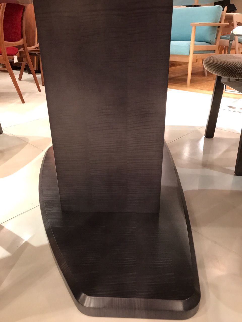 シックなグレーのシカモアダイニングテーブル 松創 : 住賓館(じゅう