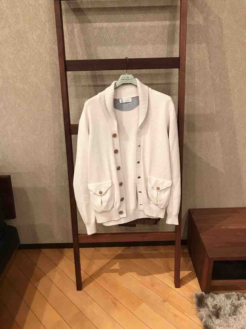 新商品のご紹介】ちょっと服を掛けるのに便利な物・マスターウォール