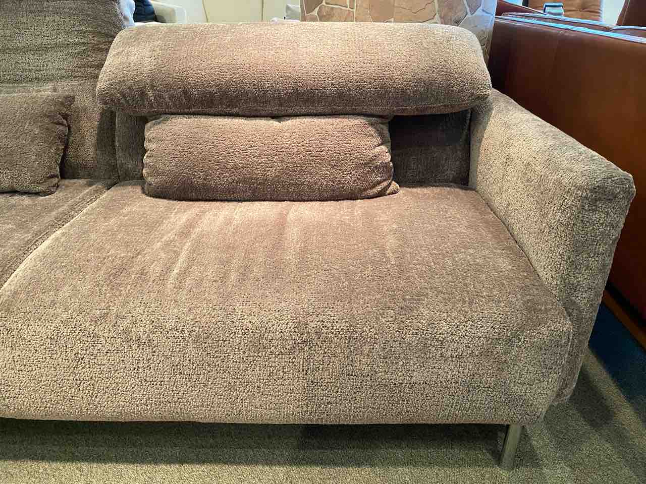 背もたれがローでもハイでも座り心地が良いソファ・COMFY(コムフィ 