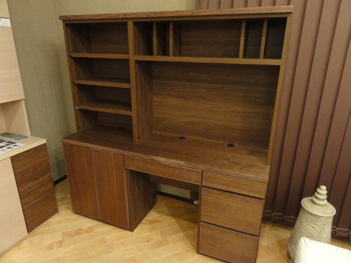 すえ木工のMATERIAの壁面デスクセット・ウォールナット材 : 住