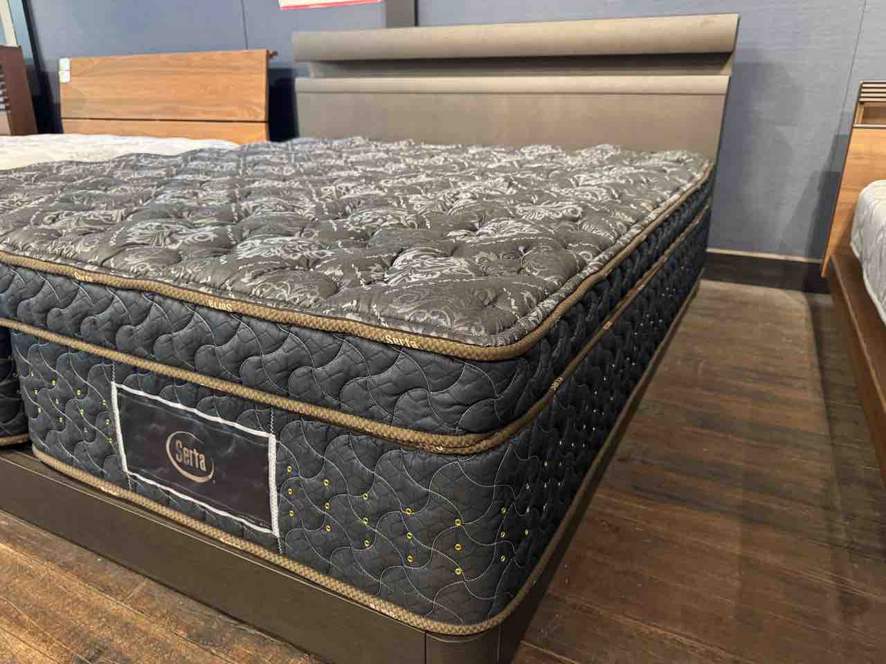 サータ・ナッシュビル693入荷 : 住賓館(じゅうひんかん)ブログ