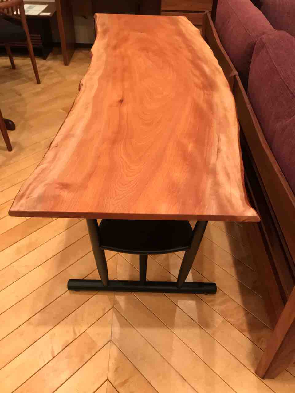 おしゃれでほっとする大人のデスク 一枚板デスク ミズメザクラ 飛騨高山 住賓館 じゅうひんかん ブログ