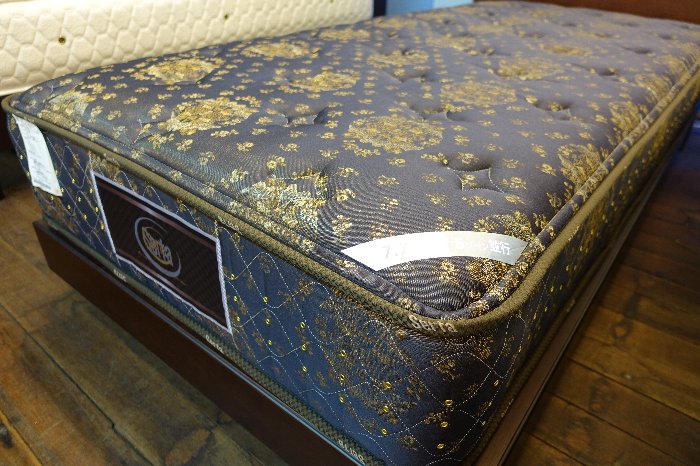 サータ・ポスチャーセレクト7.7F1Pとマイクロドリーム105ラテックス2