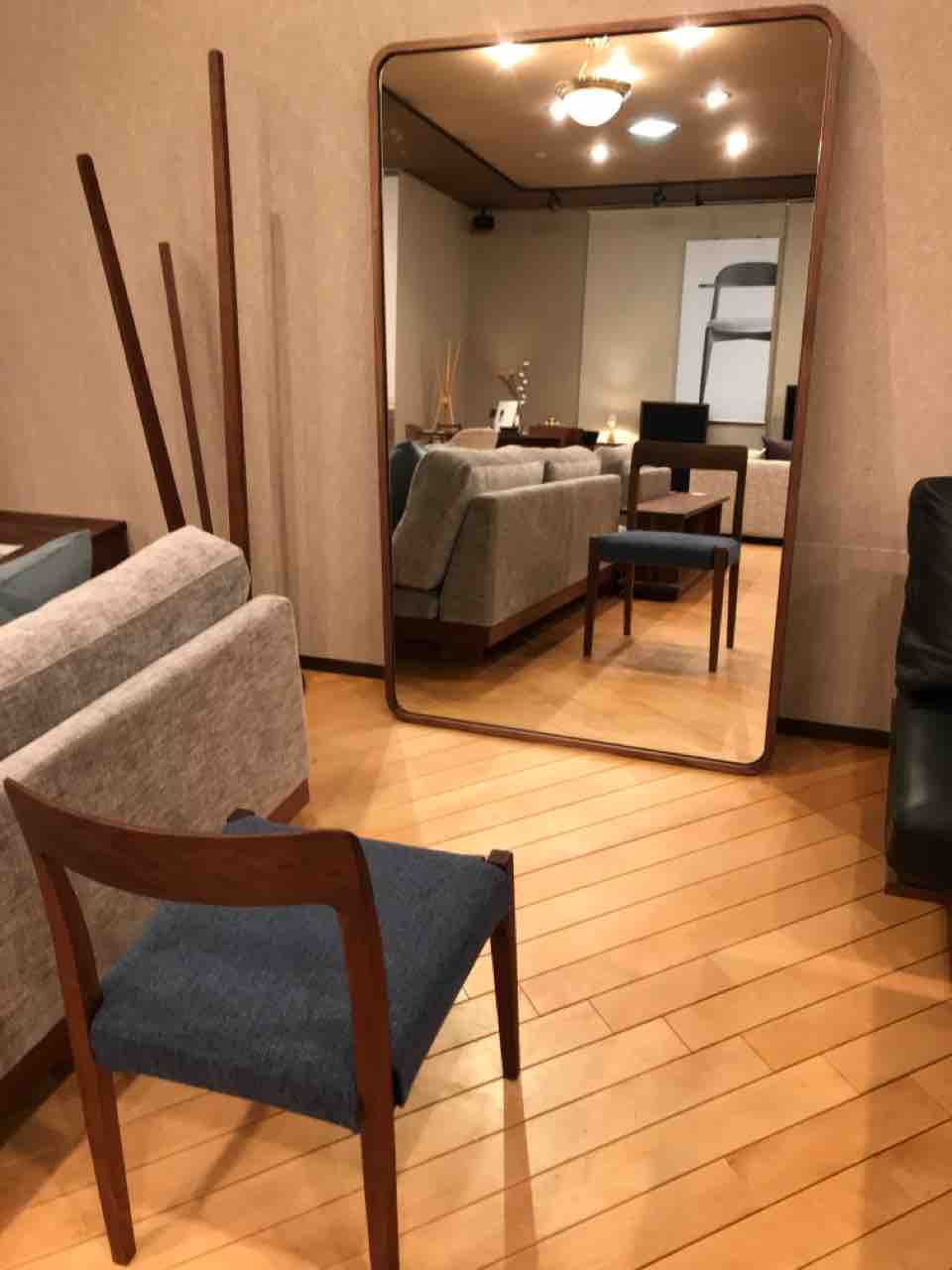 新商品のご紹介】質感の良い大きなミラー・ロシェミラー・マスター