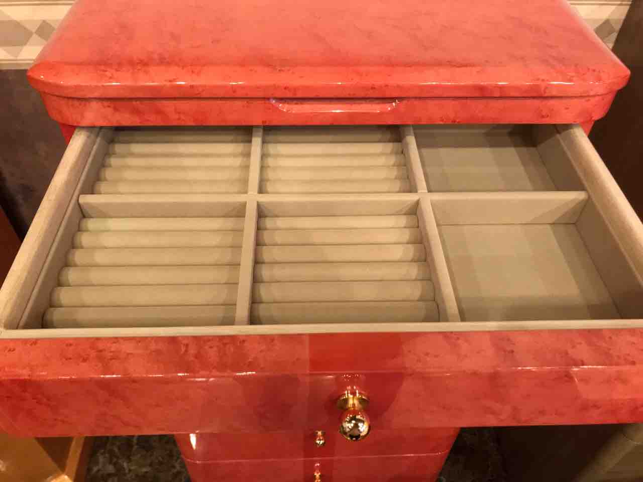 かわいいバーズアイメープルのジュエリーチェストが再入荷しました