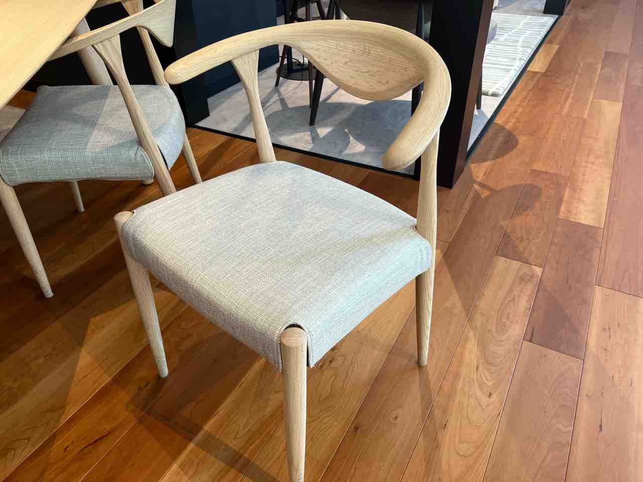 柏木工・RIT TABLEリットテーブル天板の面カット : 住賓館(じゅうひん