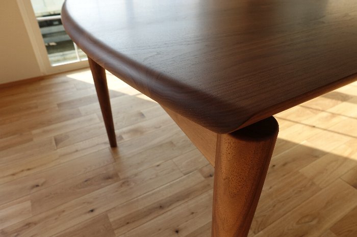 高松市に飛騨産業・SEOTOシリーズのダイニングテーブル・KD346Uを納品