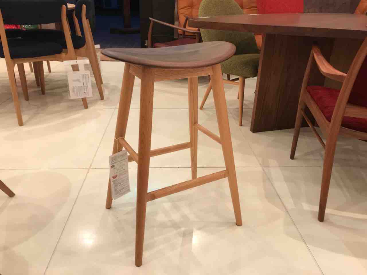 柏木工ハイスツールのSH(座面までの高さ)も変えられます : 住賓館