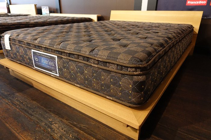 マスターウォール(MasterWaL)モアレスベッドにサータ社・スリム