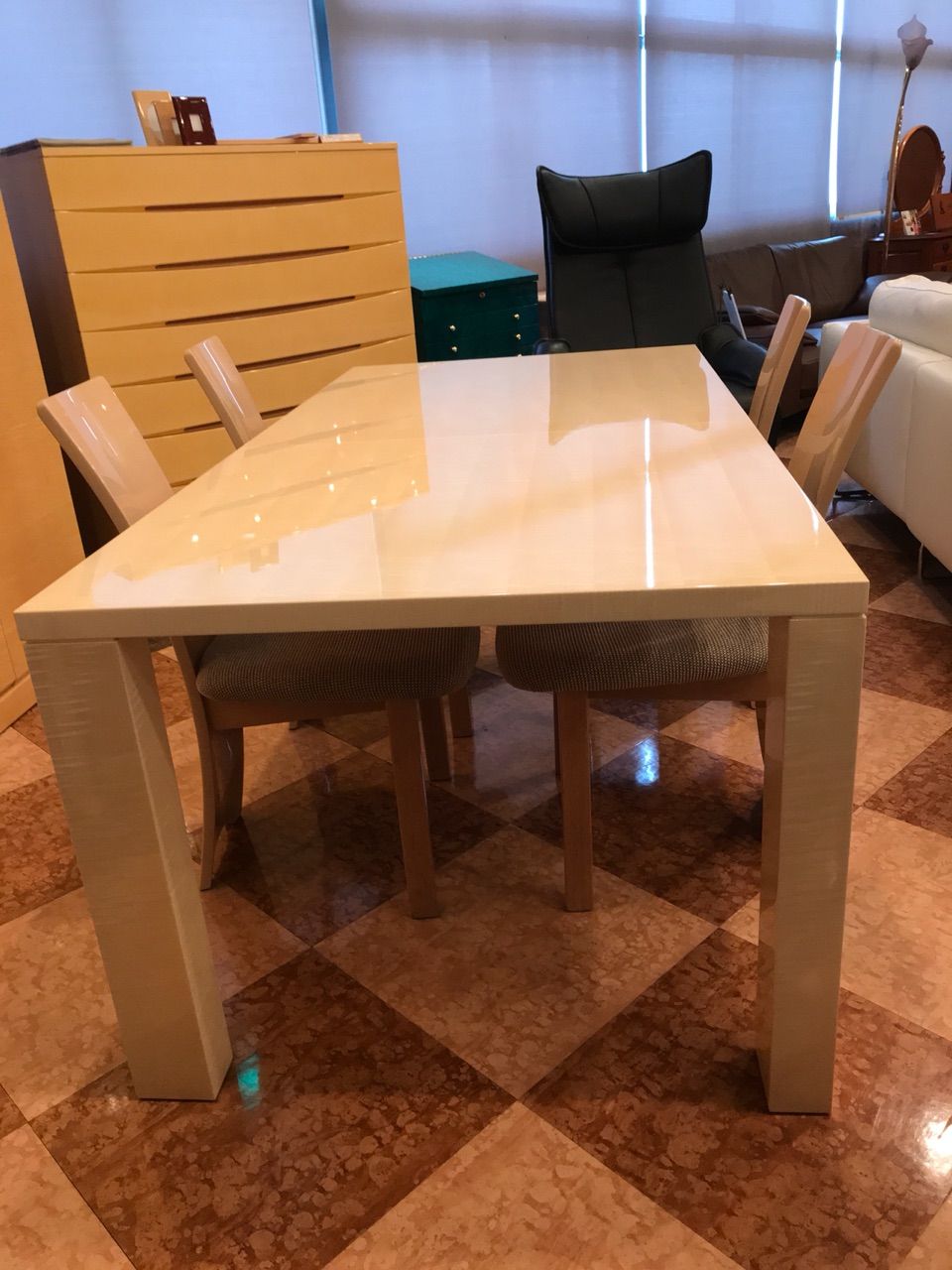 松創シカモアダイニングテーブル1,000×2,000×720 バニラ色が輝くシカモアダイニングテーブル 松創 : 住賓館(じゅうひん
