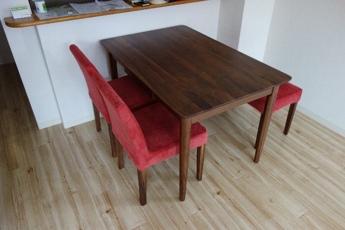 高松市にイマダ・ウォールナット材の引き出し付きダイニングセット  