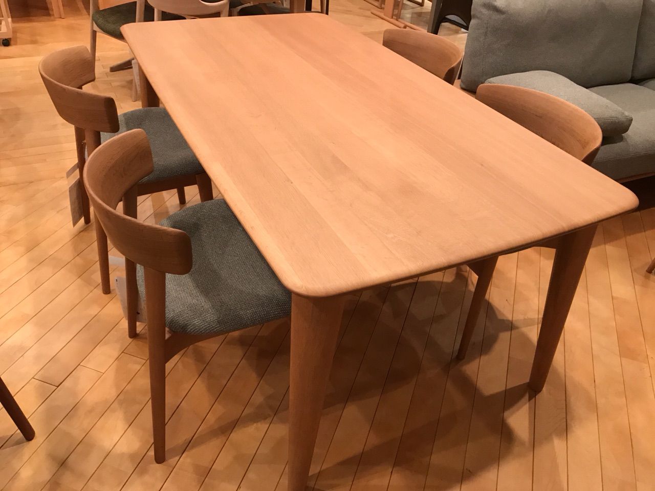 アルティ　ソフチェア（Sofu） 日進木工・SOF(ソフ)の肘無チェアとセミアームチェアを比べてみました