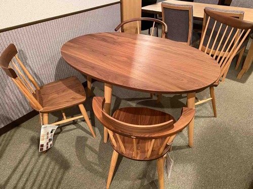 柏木工 高山ウッドワークス ダイニングテーブル ウォールナット&オークコンビ ダイニングテーブル - 国産無垢家具は飛騨高山発の家具メーカー