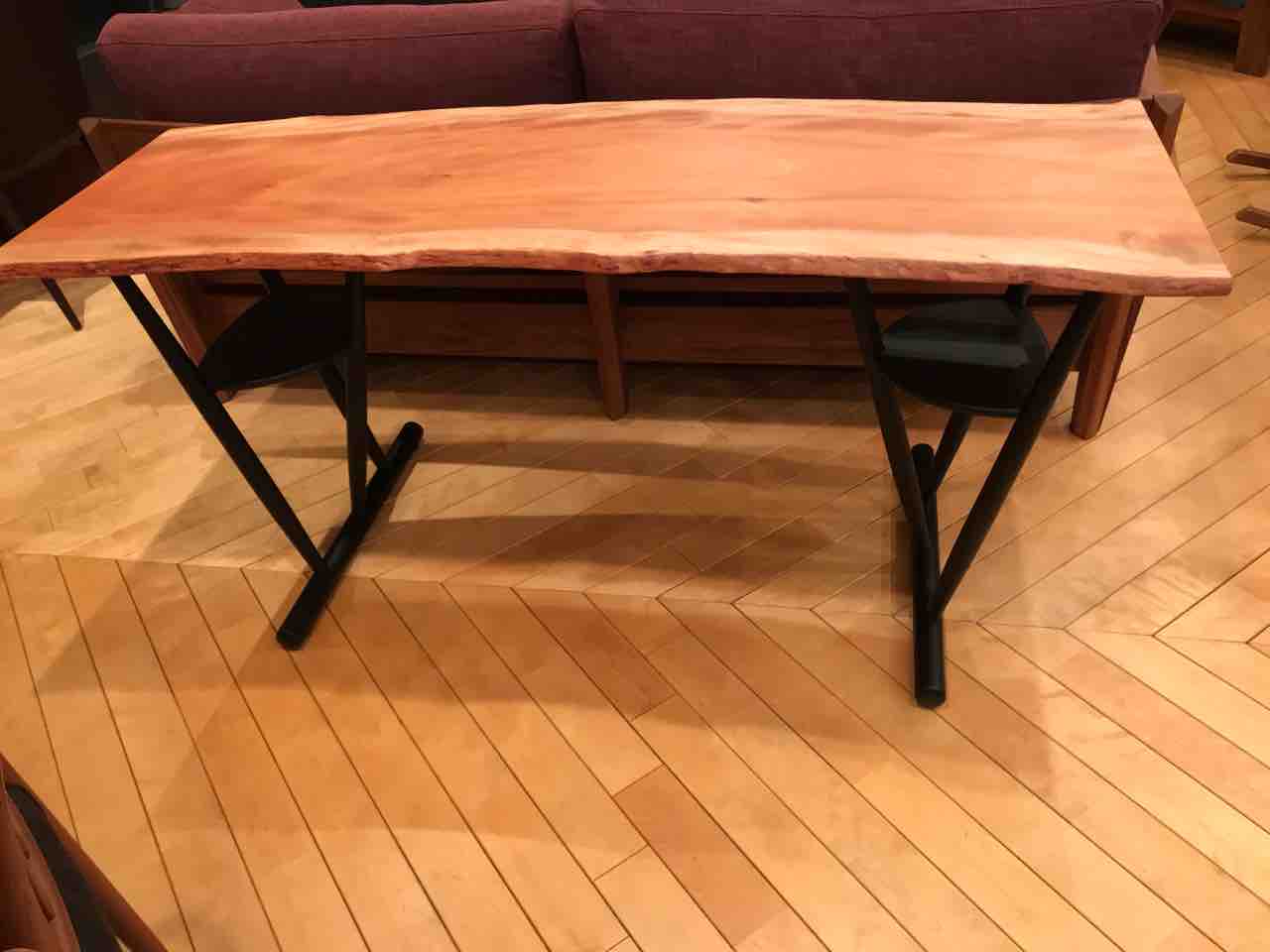 おしゃれでほっとする大人のデスク 一枚板デスク ミズメザクラ 飛騨高山 住賓館 じゅうひんかん ブログ