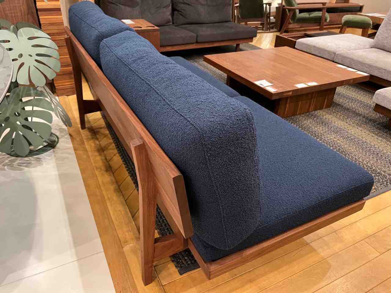 暮らしが変わる逸品展】シンプルでスタイリッシュなポロソファ