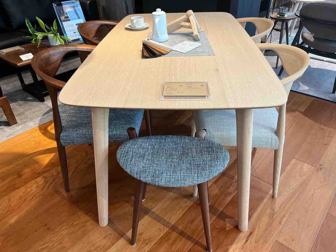 柏木工・RIT TABLEリットテーブル天板の面カット : 住賓館