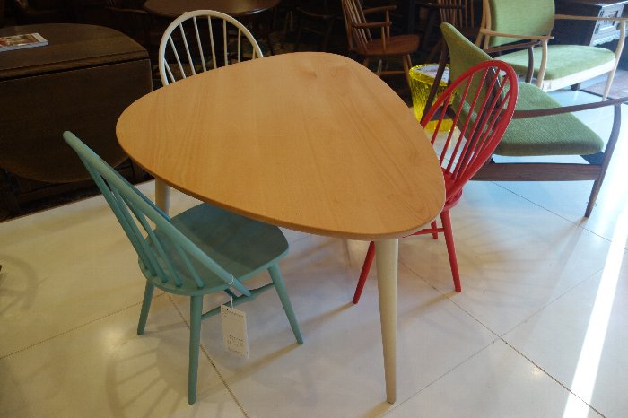 LEIトライアングルダイニング 【柏木工】トライアングルテーブル