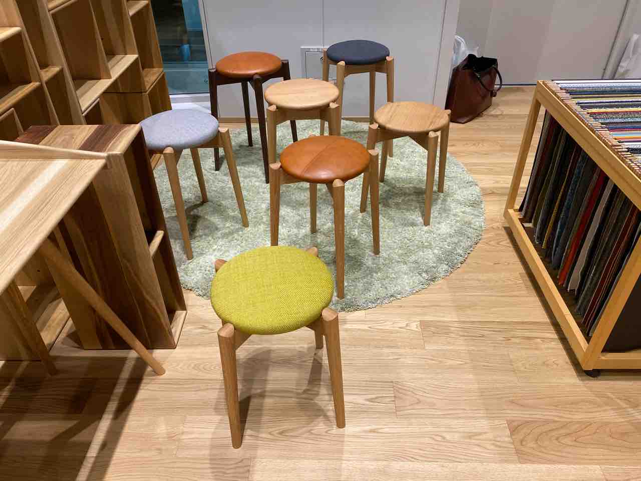 日進木工・TOY Stoolが週末に入荷 : 住賓館(じゅうひんかん)ブログ