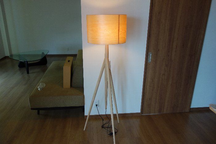 善通寺市に日進木工のSTEP STEPとFLOOR LAMPを納品 : 住賓館