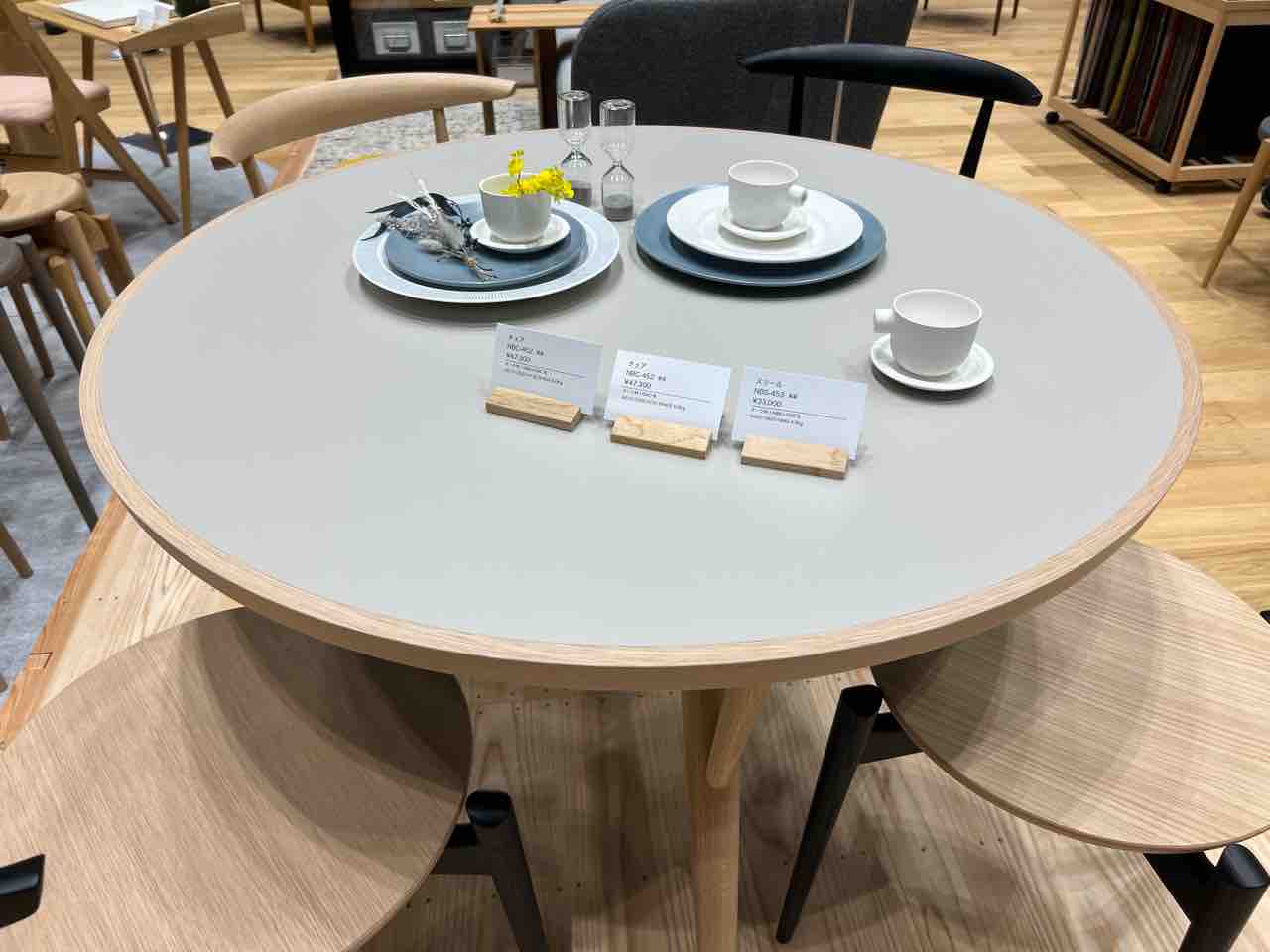 日進木工・大阪個展】FormsダイニングテーブルJ・K・メラミン天板 : 住