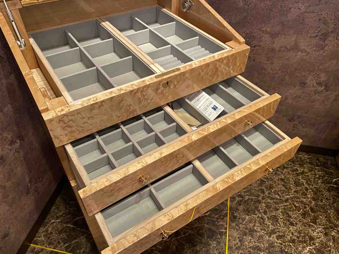 モリカネ・バーズアイメープルミガキ仕様のジュエリーチェスト