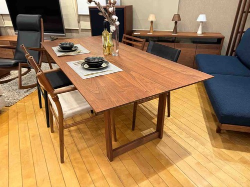 マスターウォール展示品入れ替え】UT2ダイニングテーブル : 住
