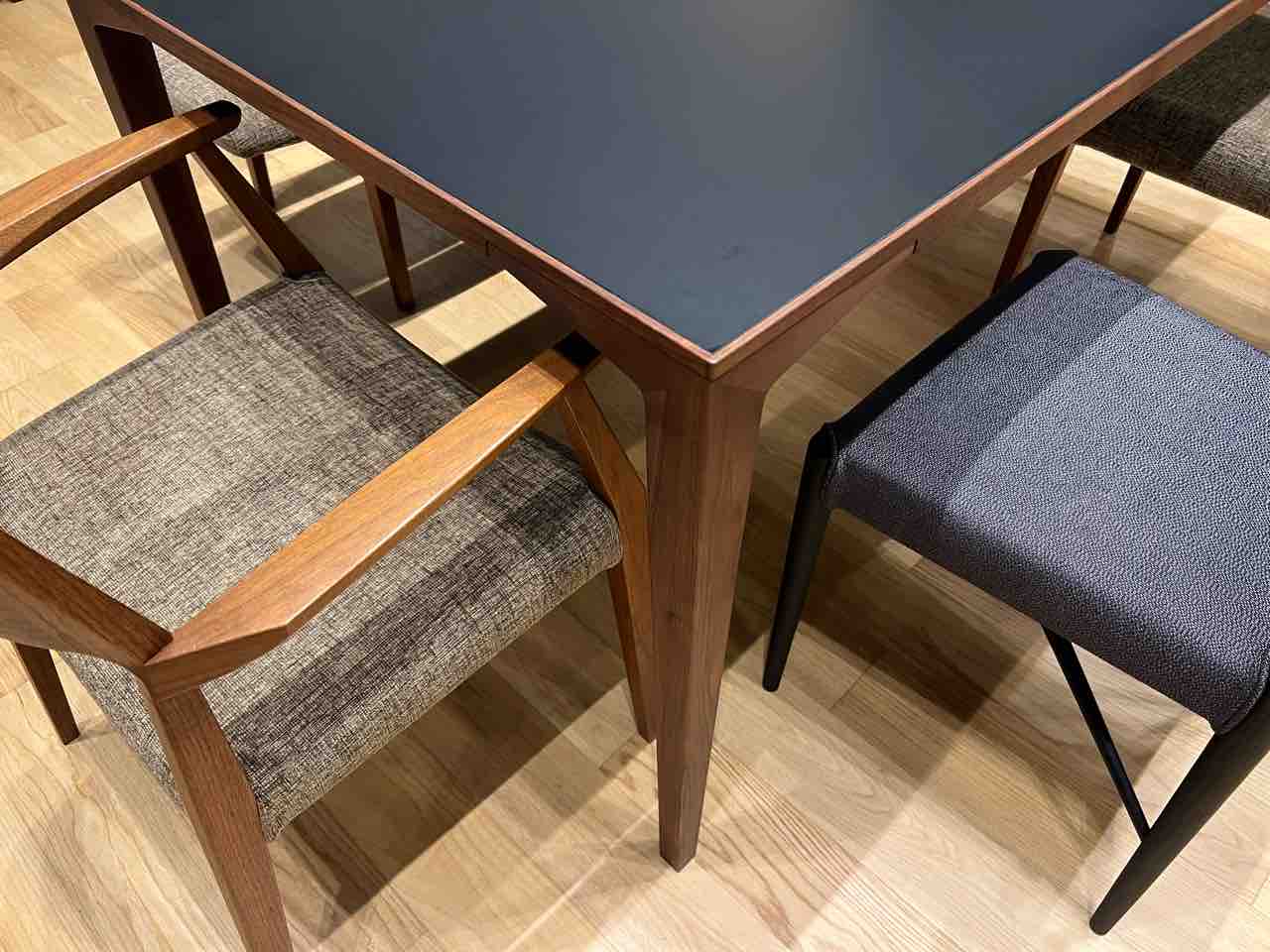 日進木工・大阪個展】FormsダイニングテーブルJ・K・メラミン天板 : 住