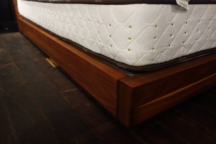 ホテル仕様✴︎サータ✴︎リゾート 514 廃盤 ダブル ベッドフレーム ホテル仕様✴︎サータ✴︎リゾート 514 廃盤 ダブル ベッドフレーム